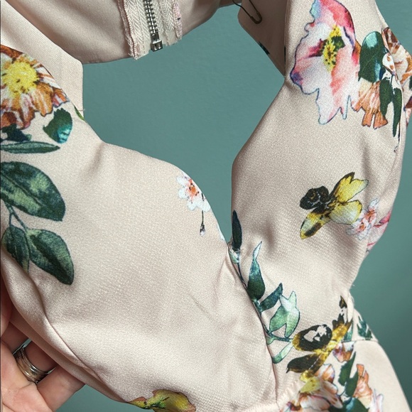 L'ATISTE Floral Backless Dress in Cream - Picture 4 of 5